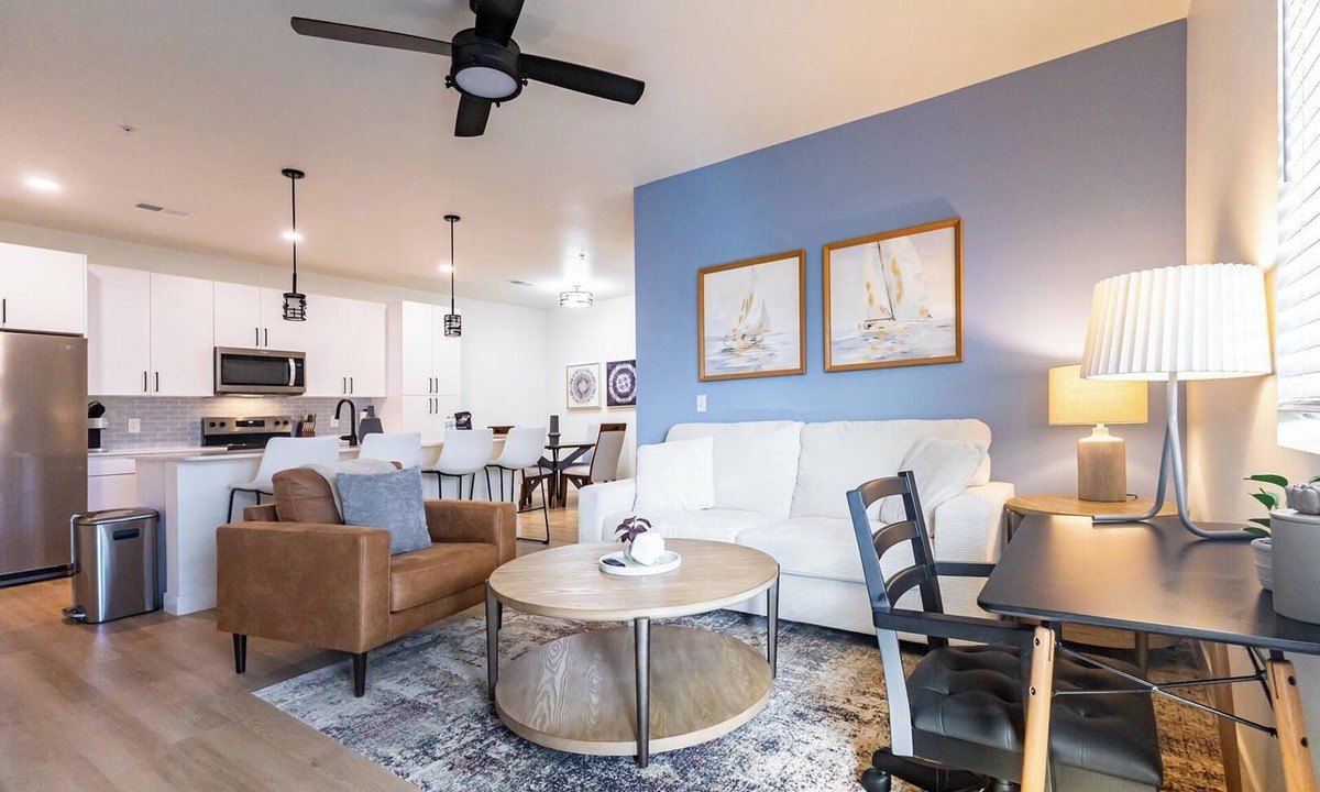 Casa Grande Apartment | Landing | Chic 2BD, Pool, Gym