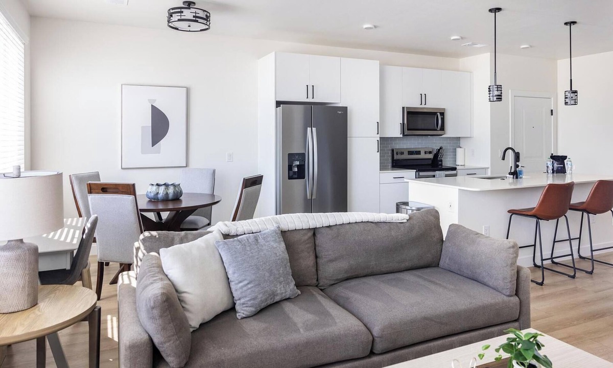Casa Grande Apartment | Landing | Modern 1BD, Gym, Pool