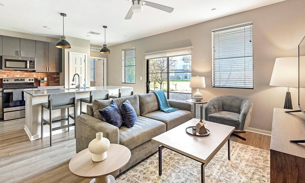 Warehouse District Apartment | Landing | Modern 2BD, Yoga Studio, Pool