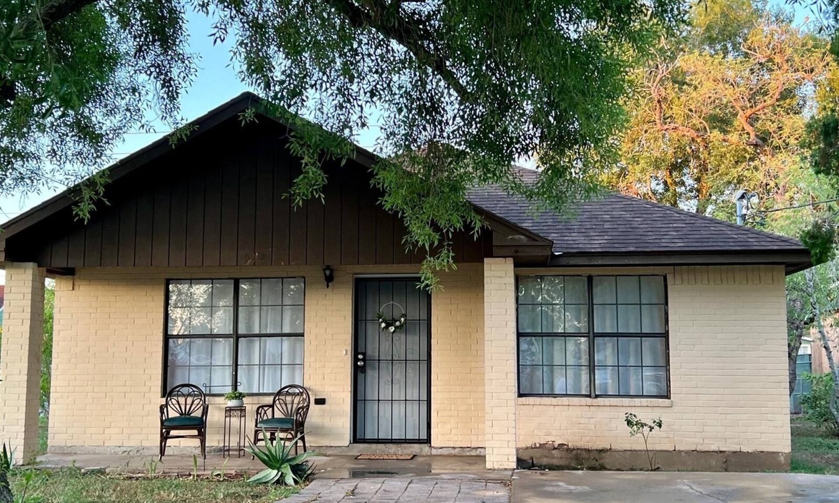 Brownsville House | Large home for up to 14 guests in SPACE X city of Brownsville TX with WiFi & AC