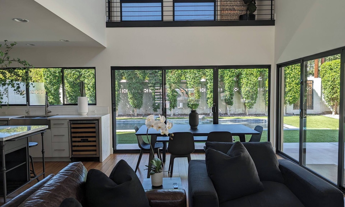 Arcadia Lite House | Large Modern 4 Bed in Arcadia w/Pool & HT - 10min from old town Scottsdale