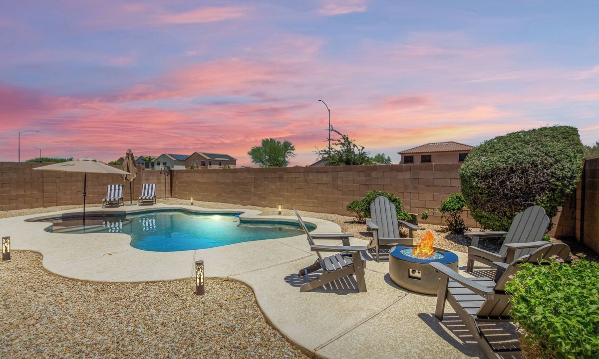 Sierra Montana House | Large Single Story in Surprise with Pool Heat Included, Mins. from Loop 303