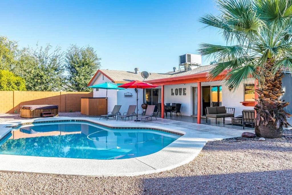 Paradise Valley Village House | Larkspur Villa - Lovely & Entertaining Hot Tub with pool, resort living!