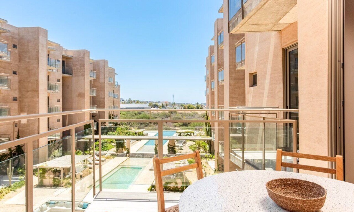 El Tezal Apartment | Las Arenas de Cabo one block from the beach