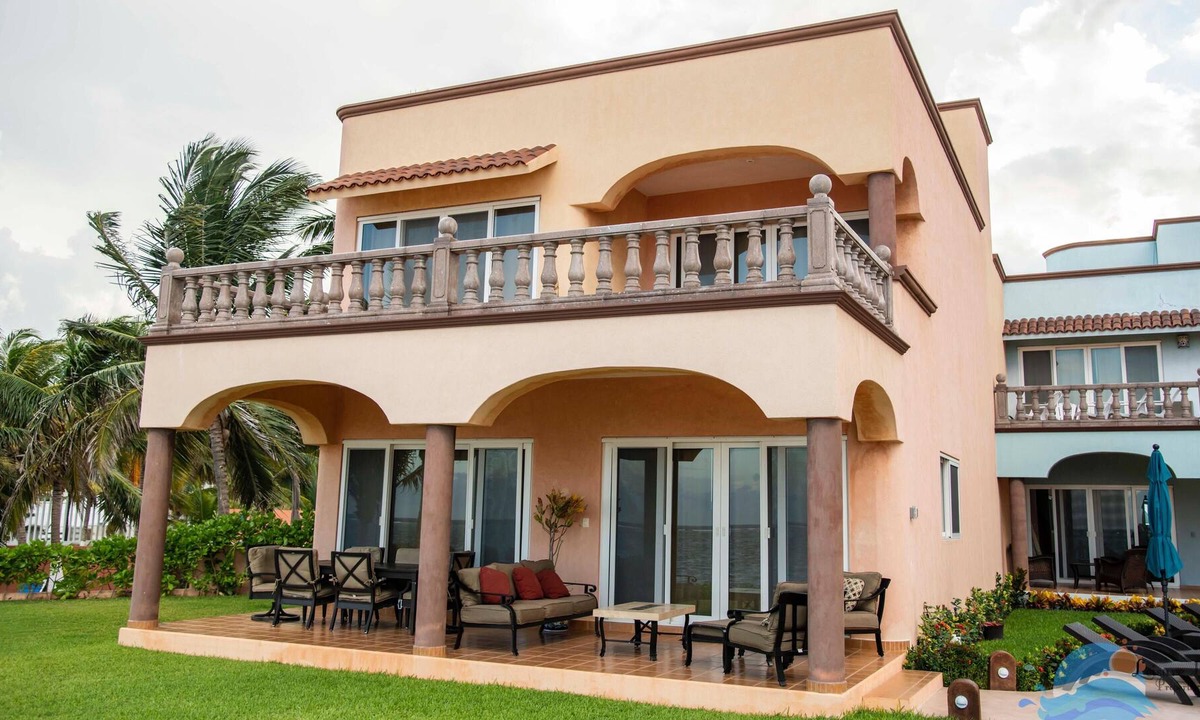 Puerto Morelos Villa | Las Casitas-Playa Fabulous Ocean Front Three Bedroom in Heart of Puerto Morelos