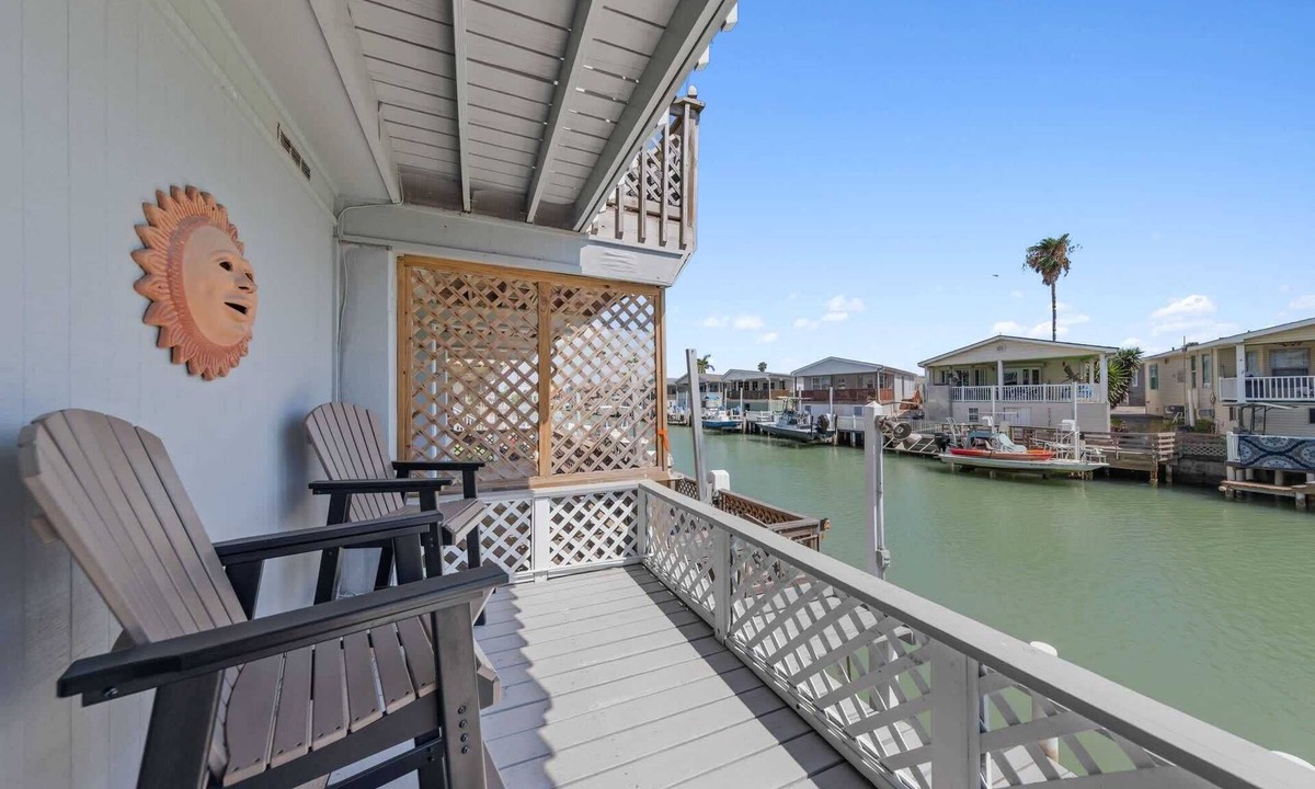 Port Isabel Cottage | Lazy Days Sea Cottage - Waterfront, Pools, Golf