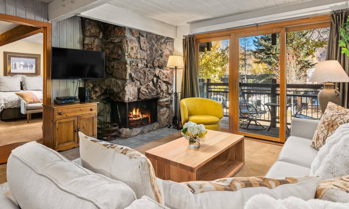 Aspen Condo | Lift One - Cozy second floor two bedroom with balcony