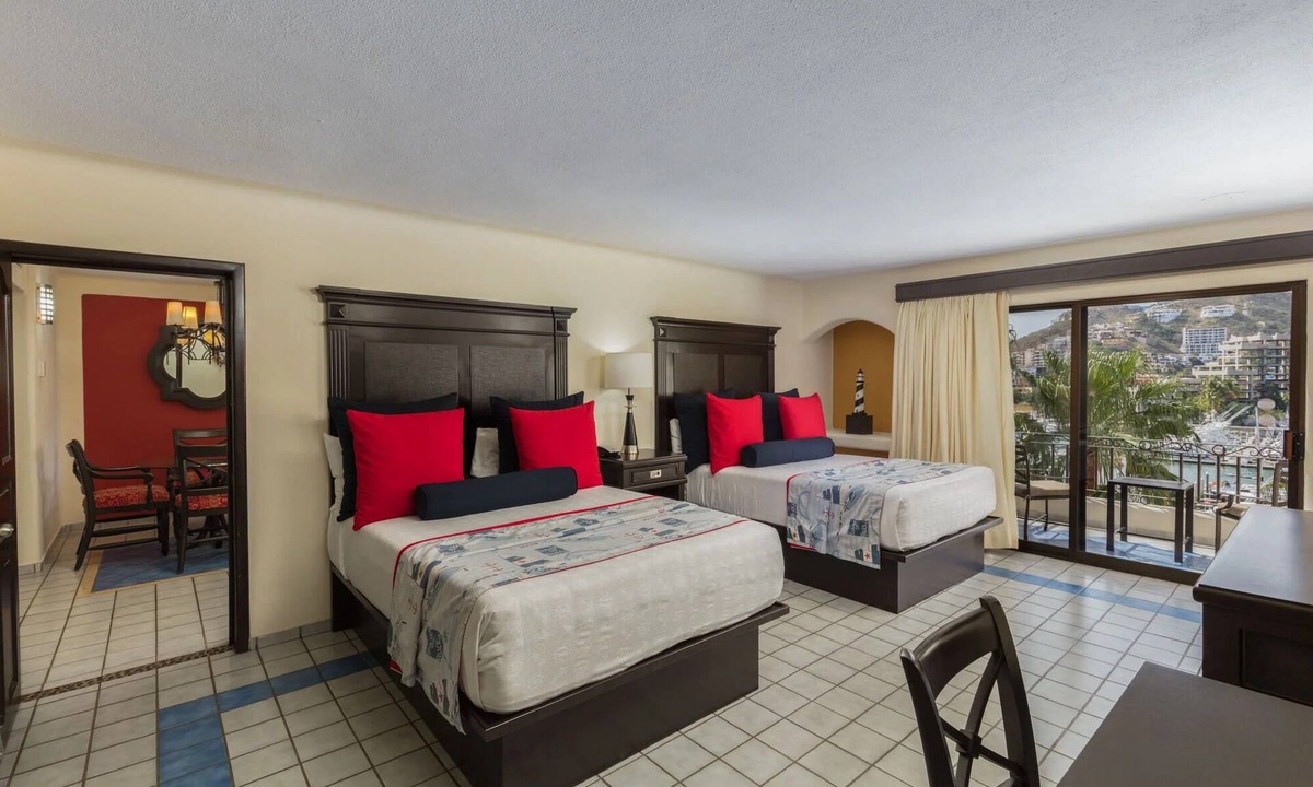 Centro Hotel | Lively waterfront 1-bedroom hotel with WiFi, fitness room and in Cabo San Lucas