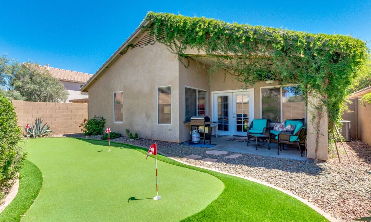 Maricopa House | Livin' la Vida 'copa! Super Home with 4 bedrooms and Pool Table!