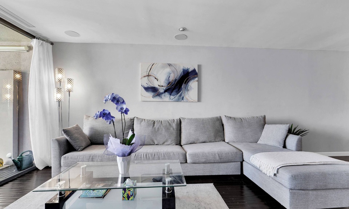 Norma Triangle Condo | Located in West Hollywood . Walking distance to Sunset Strip and Entertainment.