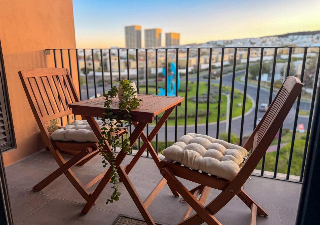 El Marques Apartment | Loft en Zibata con Vista Alberca y Gym