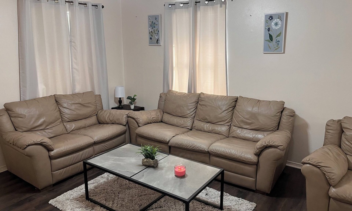 Edinburg Apartment | Lovely 2-bedroom Apartment in Edinburg