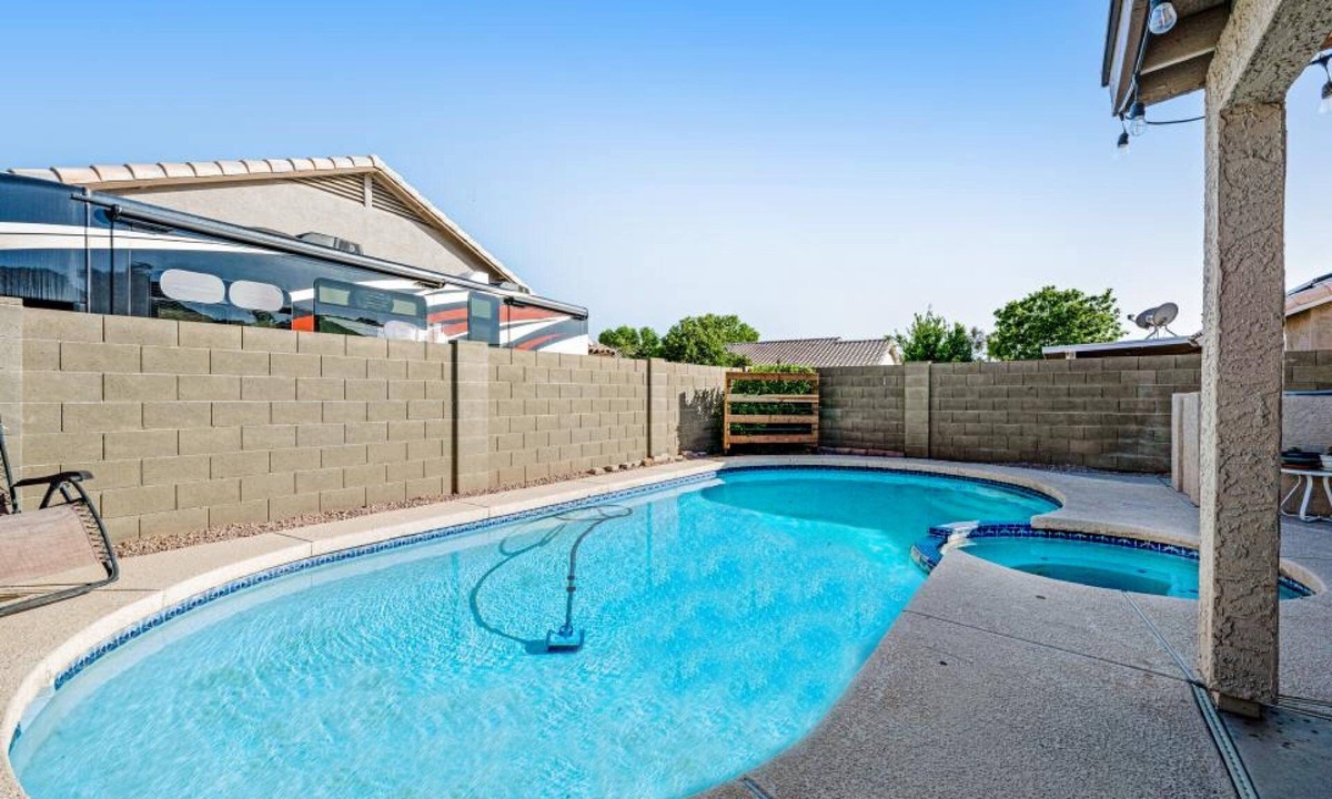 Cottonwoods Crossing House | Lovely getaway with private pool, putting green & desk