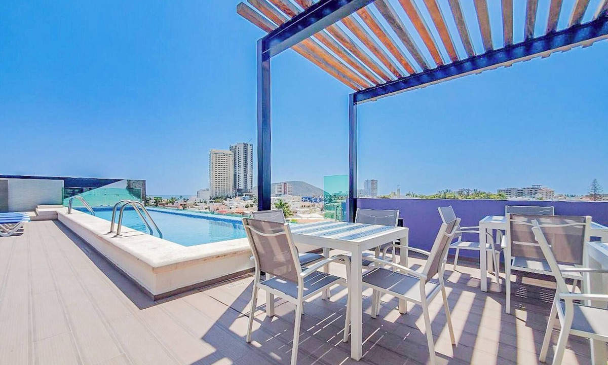 Zona Dorada Condo | Lujoso Condominio Tiburon a 3 Cuadras de la Playa