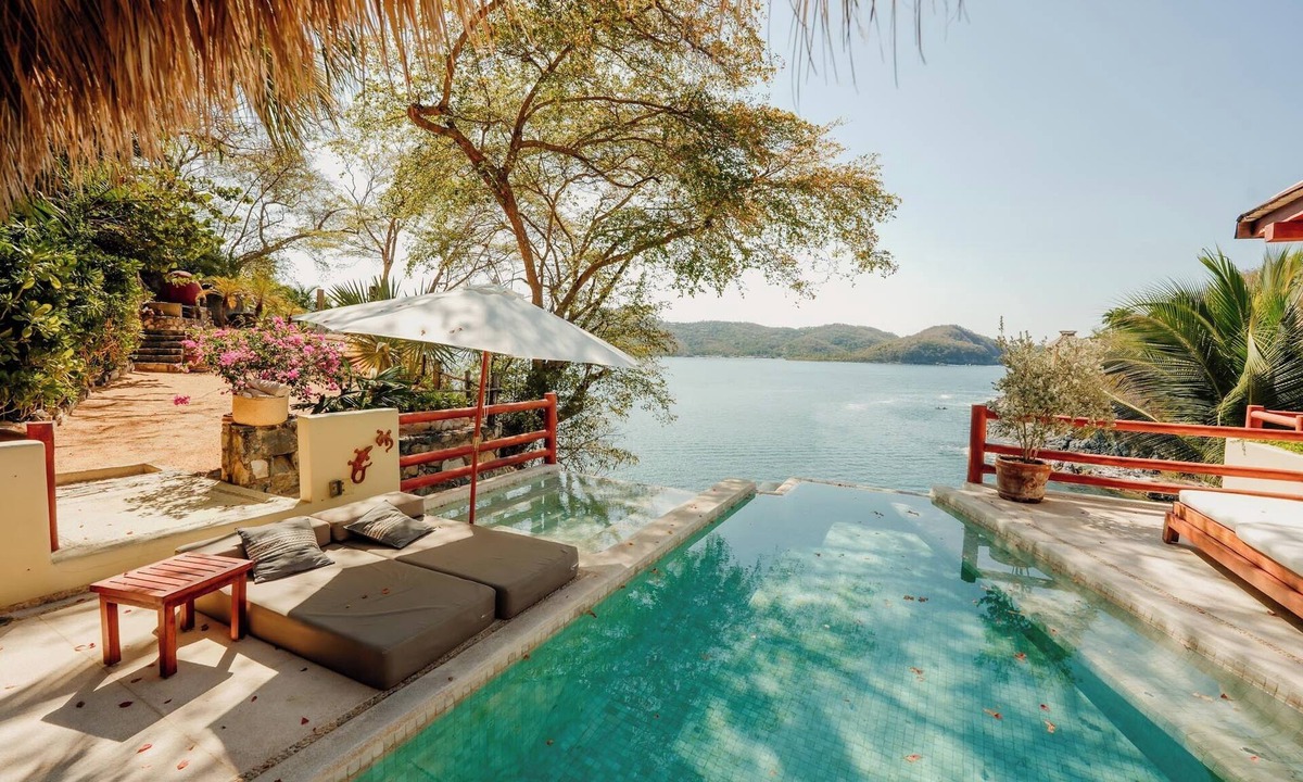 Zihuatanejo House | Luna Kuku Private Beachfront Villa with Chef, Kayaks & Luxury Amenities