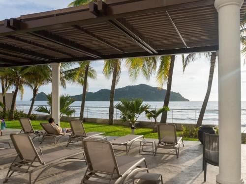 Zona Dorada Apartment | Luxe Oceanfront Condo in Golden Zone