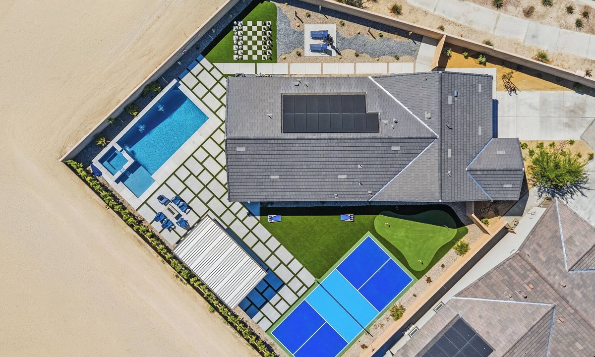 Terra Lago House | Luxe Paradiso: Pool, Spa, Pickleball, BBQ, Games!