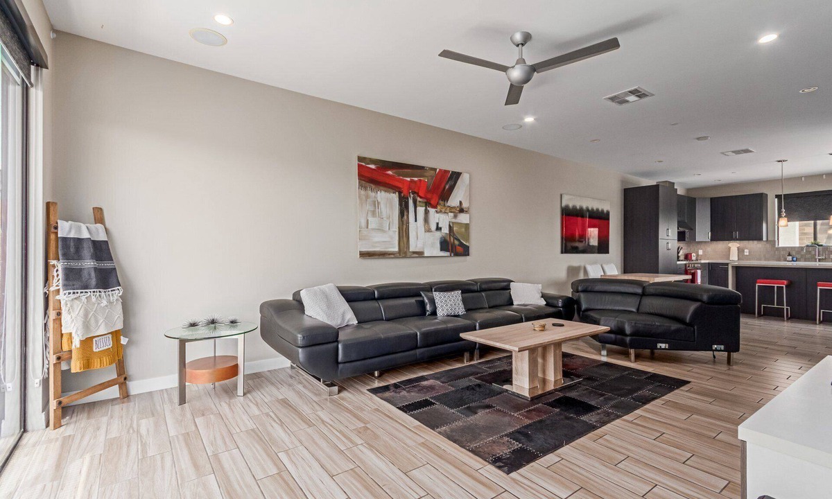 Arts District House | Luxurious and spacious 2-bedroom townhouse in the heart of Scottsdale