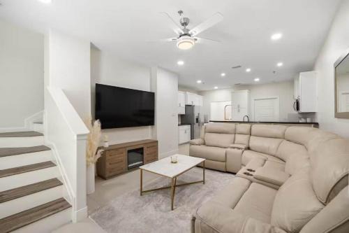 McAllen Apartment | Luxurious Condo with Pool & Garage Close to Shopping