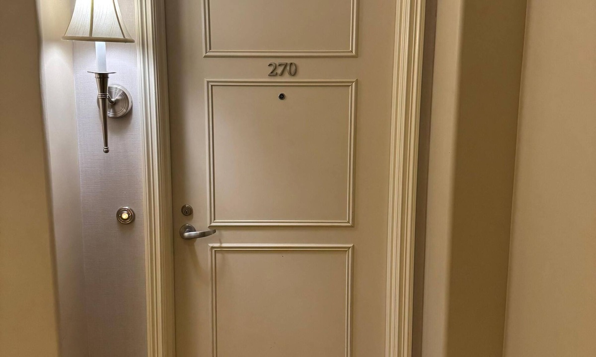 Downtown Condo | Luxurious fully furnished 2-bedroom 2.5 bath condo in enchanting Glendale CA