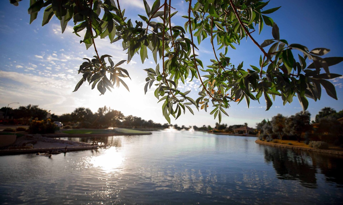 Sierra Verde at Arrowhead Ranch House | Luxurious Home on "The Lakes"! Pool & HOT TUB! Great Golf Course!