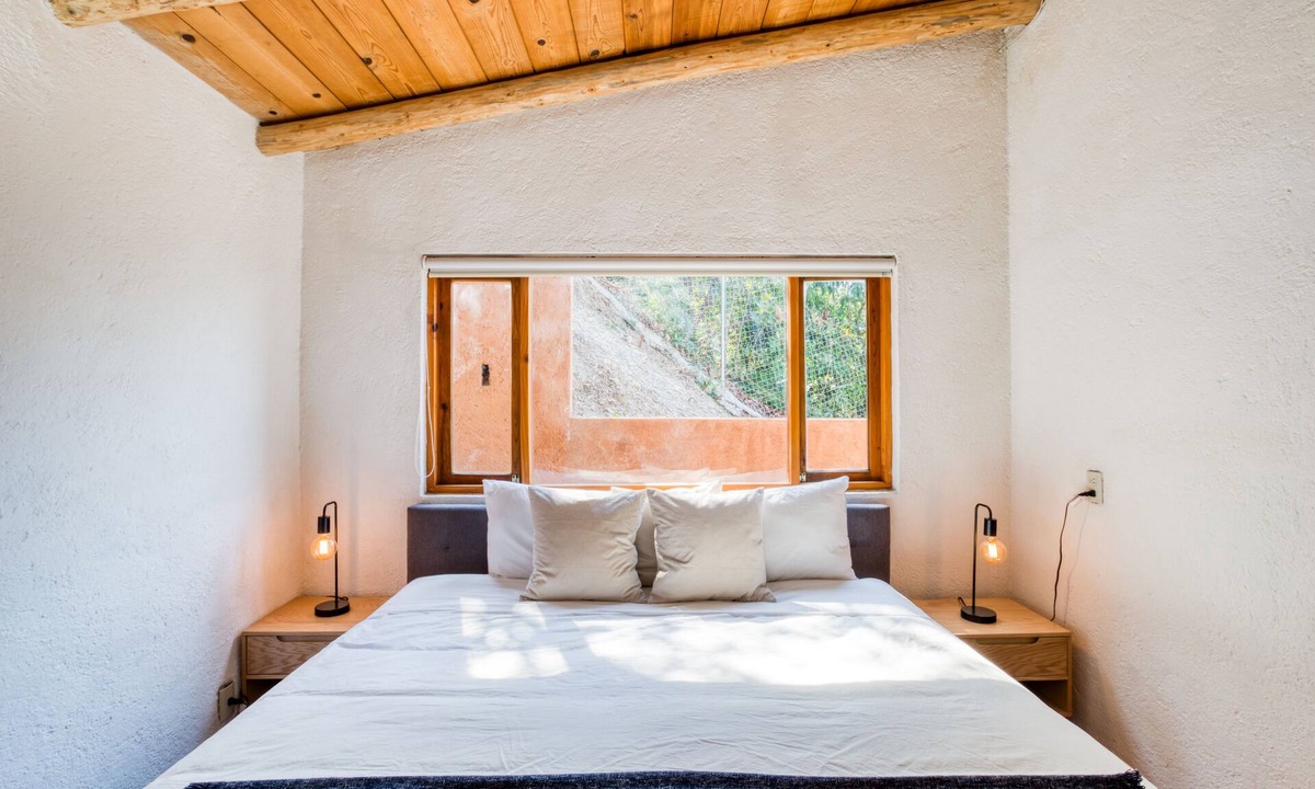 El Santuario Cabin | Luxury 3BR Cabin, Lakeview in Valle de Bravo