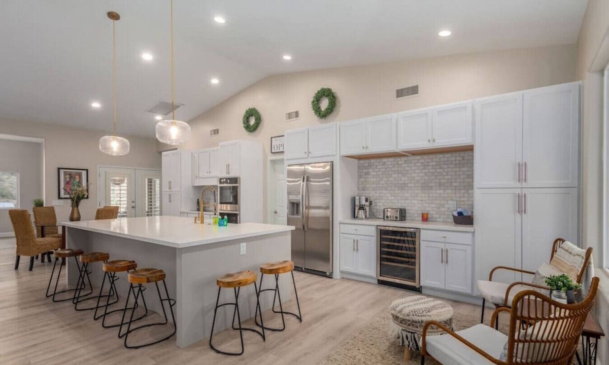 Fountain Hills House | Luxury 4 Bedroom Desert Retreat Sleeps 14 Hot Tub