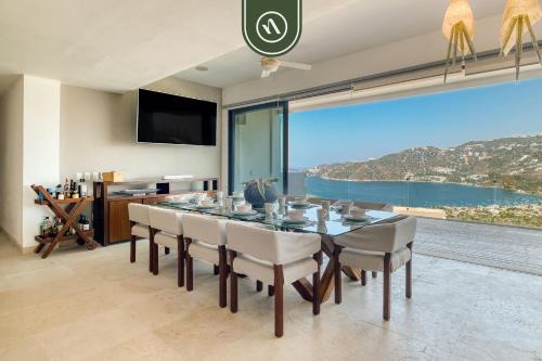 Puerto Marques Apartment | Luxury 4 BR Condo - Amazing Bay View - Pool