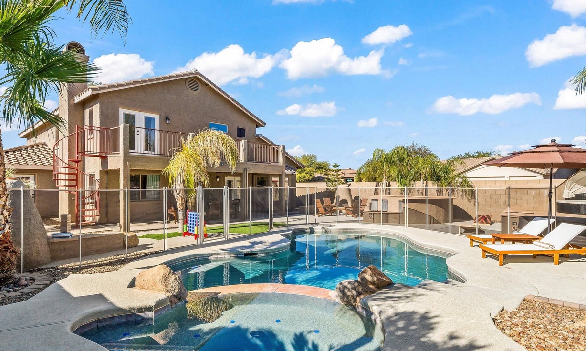 Rancho Vistoso House | Luxury 4BR Retreat w/Heated^ Pool, Spa, Game Room & 98” Smart TV - New Listing