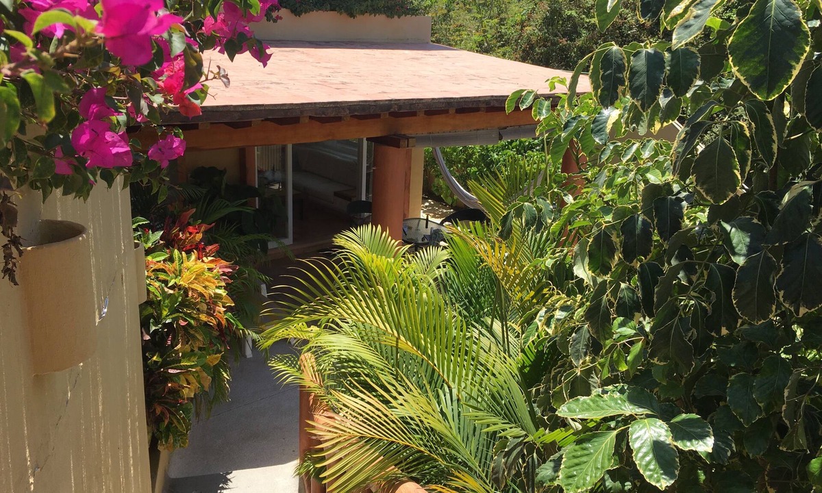 Zihuatanejo Condo | Luxury And Peaceful Little Condo With Direct Access To The Beach