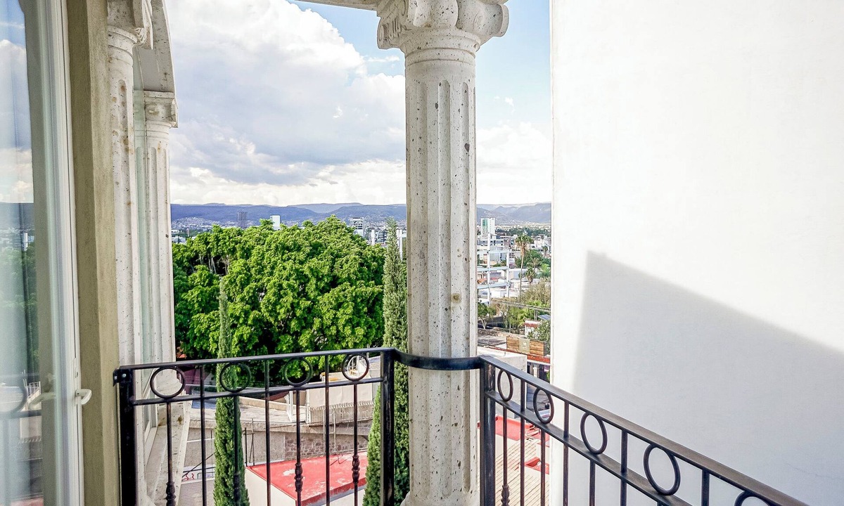 Leon Apartment | Luxury Apt with Balcony l León Gto