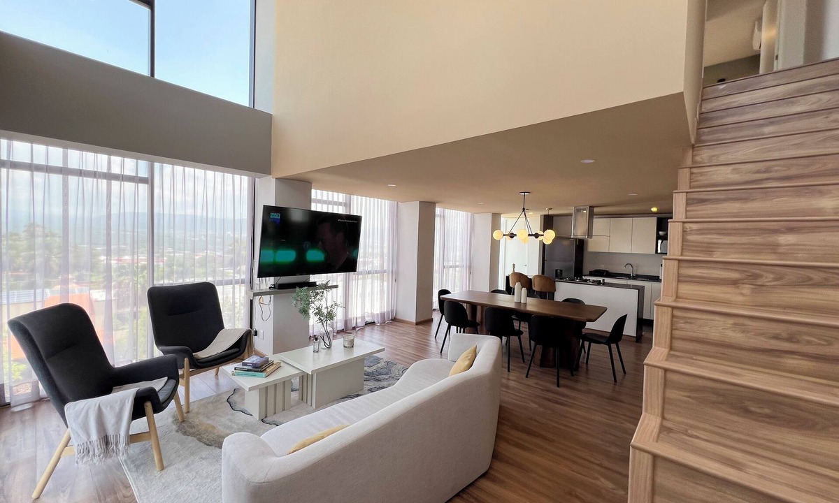 Leon Apartment | Luxury Condo Views of Festival del Globo