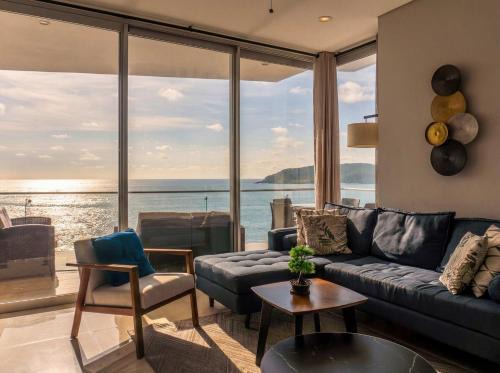 Zona Dorada Apartment | Luxury condo with balcony and front ocean view