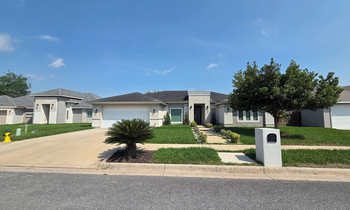 Brownsville House | LUXURY, FINELY FURNISHED 3 BEDROOM 3.5 BATH, COVERED PADIO & POOL BROWNSVILLE TX