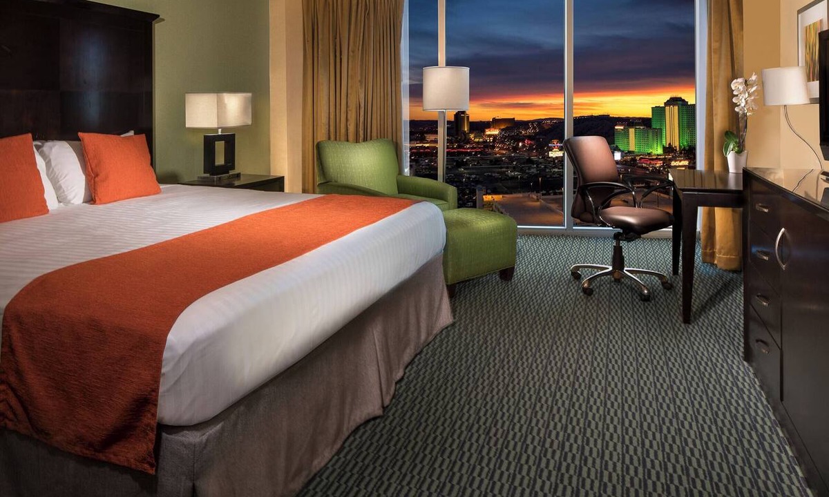Laughlin Hotel | Luxury Guest Room | Aquarius Casino Resort | On the Colorado River