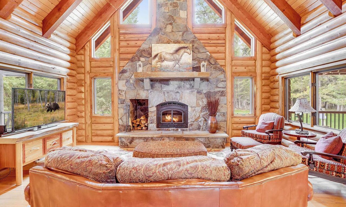 Whitefish House | Luxury in Whitefish near Glacier Park Hot Tub 2 King Suites Firepit & Yard