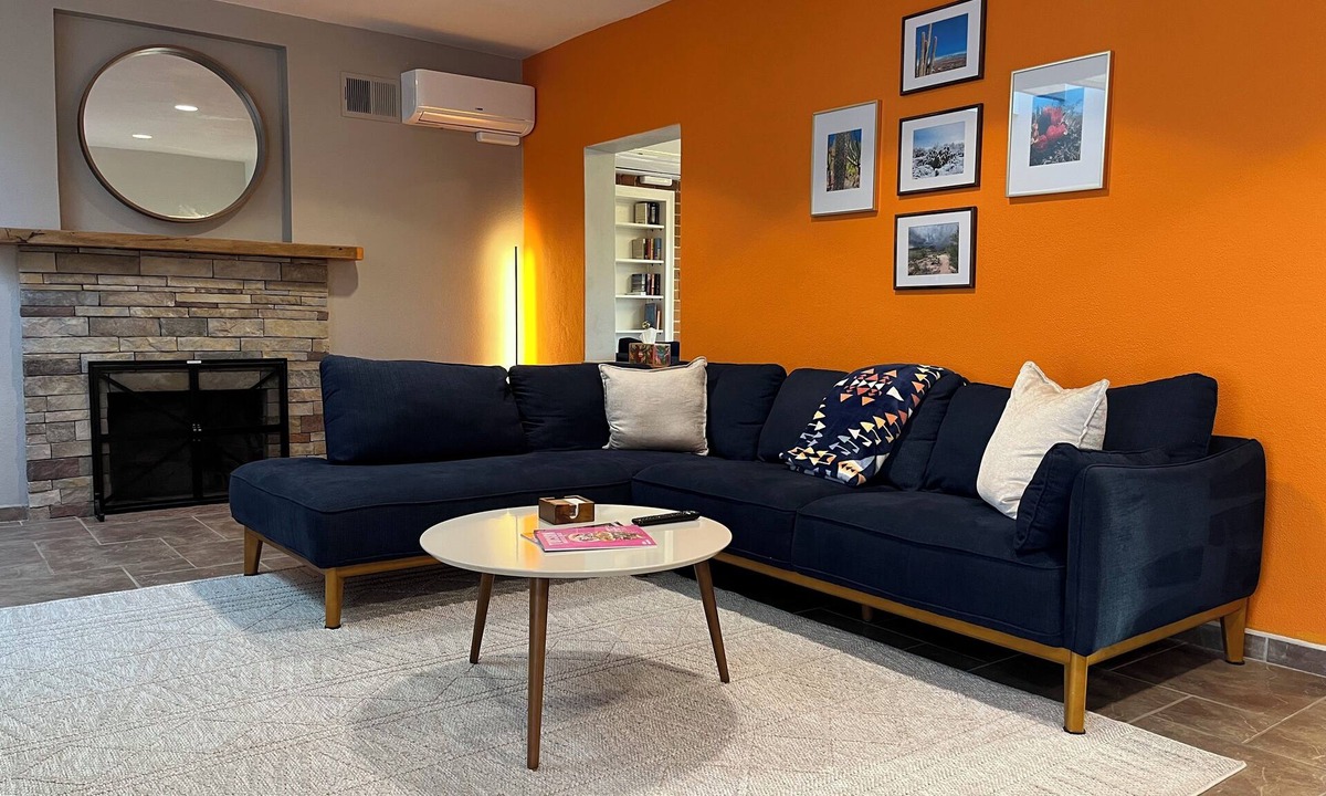 Jefferson Park House | Luxury King Bed w/Fast WiFi Near UA, Downtown Tucson, 4th Ave, Rialto and Fox