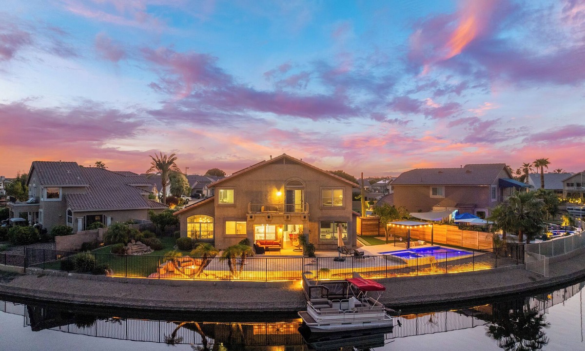 Arrowhead Lakes House | Luxury Lakehouse, Putting Green, Heated Pool with Sunken bar