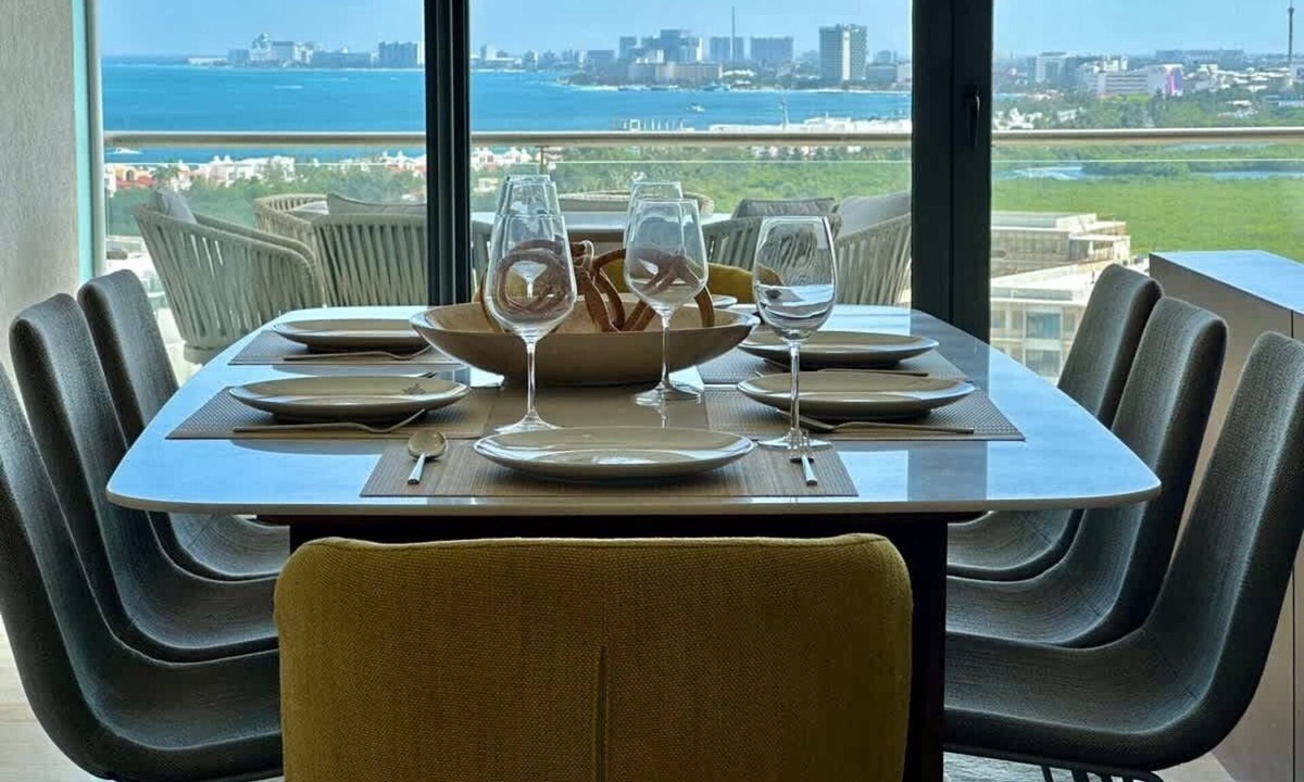 Zona Hotelera Apartment | Luxury Oceanfront Condo | 3BR | Pool, Gym & Views!