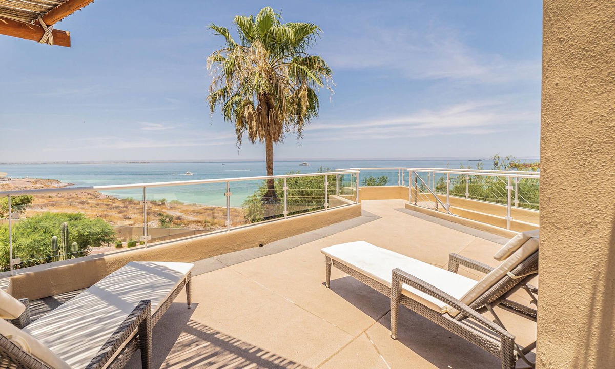 La Paz Villa | Luxury Oceanfront Villa at Puerta Cortés Resort -Beach Club, Jacuzzi & Golf Cart