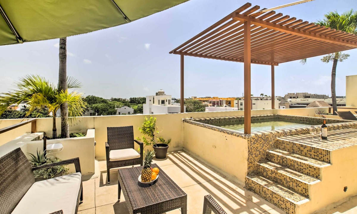 Tohoku Condo | Luxury Penthouse w/Rooftop Pool - Walk to Beach!