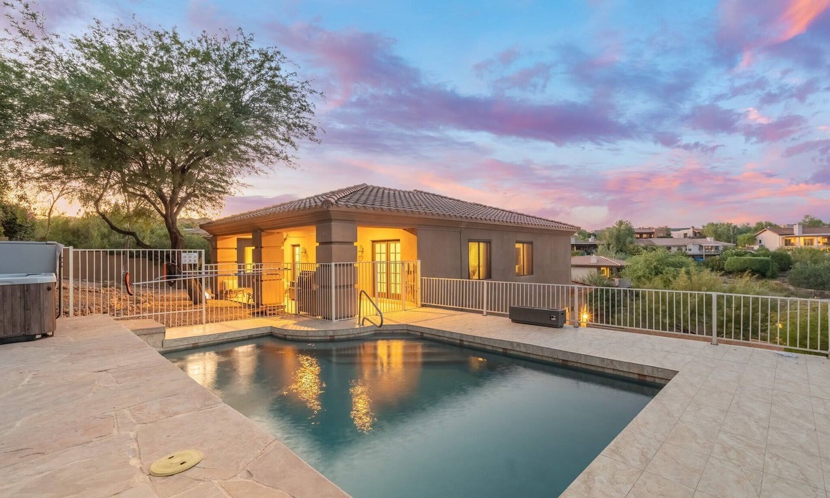 Fountain Hills House | Luxury Retreat,Heated Pool+Hot Tub,Views,Sleeps 12