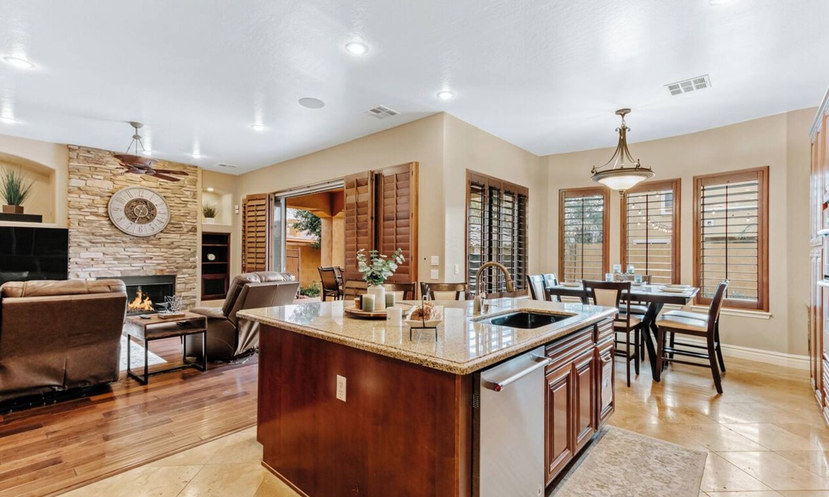 Power Ranch House | Luxury Retreat With Heated Pool & Hidden Game Room 6 Bedroom Home by RedAwning