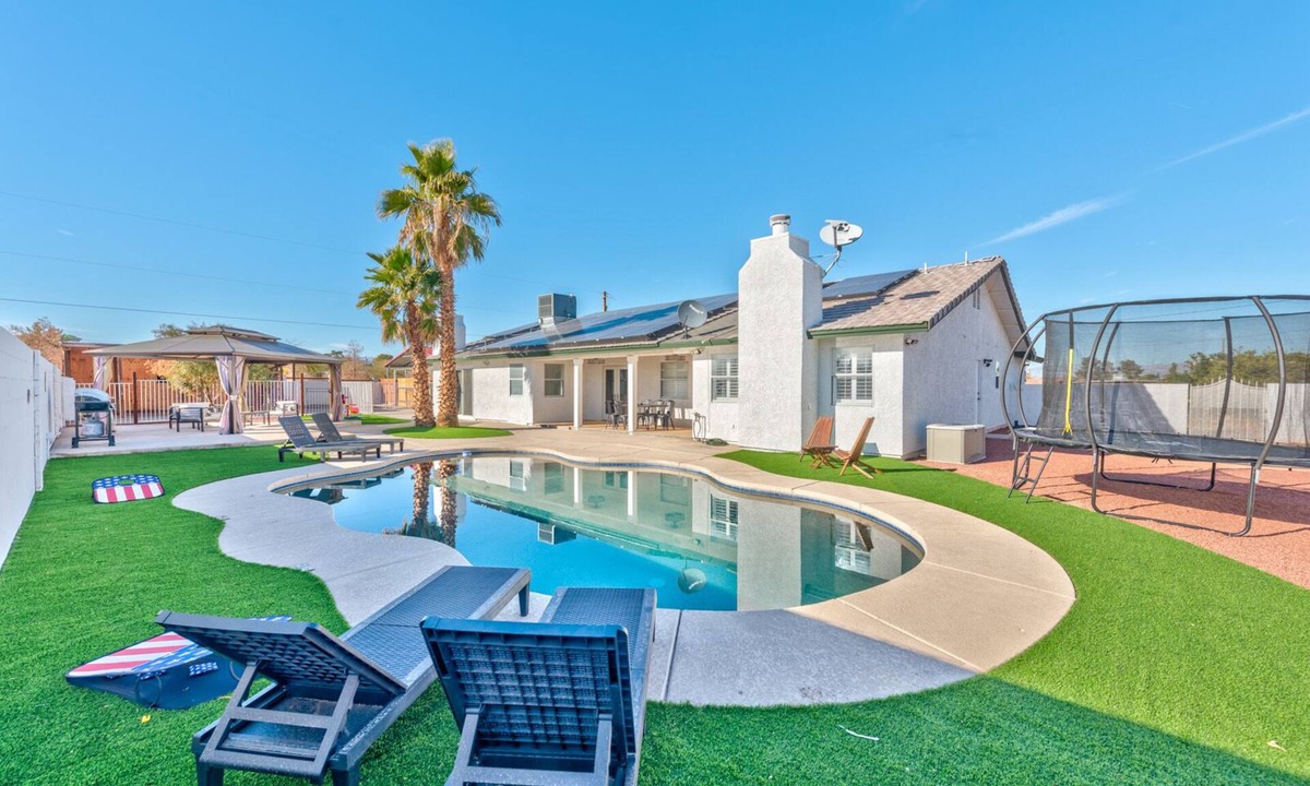 Enterprise Villa | Luxury Villa 3 Masters 6 B.rooms 4 Bath Big pool RV parking on 0.5 Acre of fun!