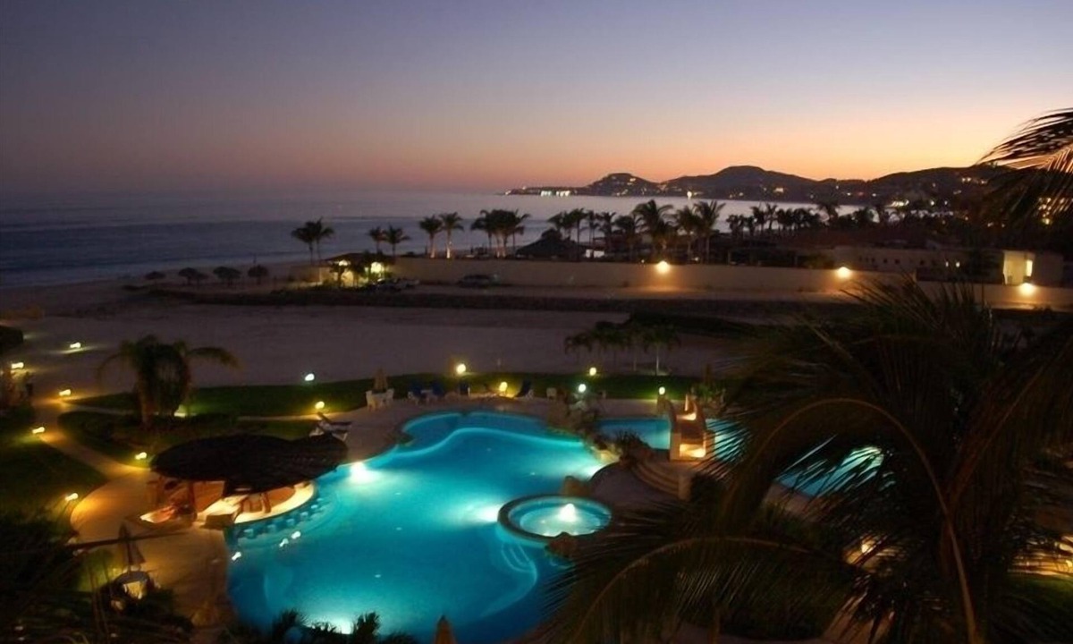Zona Hotelera Condo | Magnificent Beach Front Mañanitas 2 Bedroom Condo w/Spectacular Views!