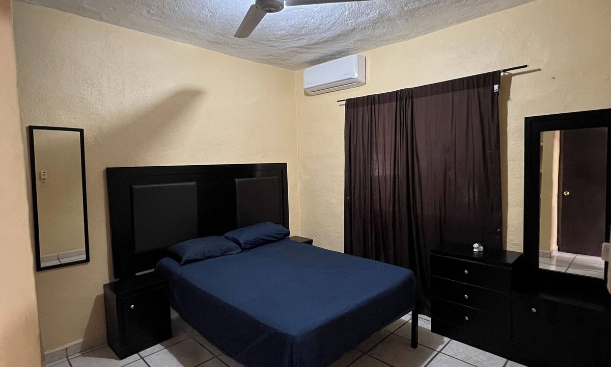 Manzanillo House | Manzanillo Cozy Stay - Central Location, 10 Mins to the Beach