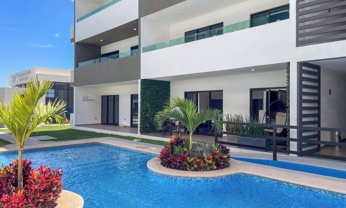 Villa Marina Apartment | Marina Cerritos Loft with Pool & Balcony