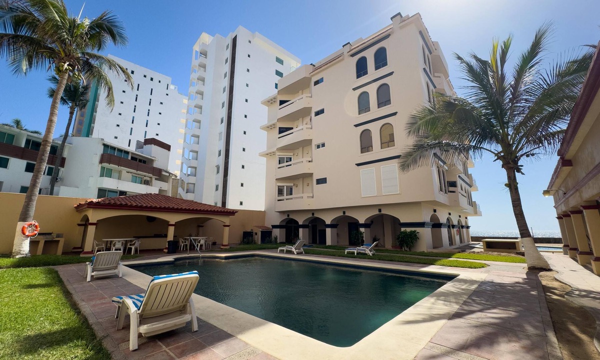 Benito Juarez Condo | Marina del Rey Oceanfront Suite w/Jacuzzi