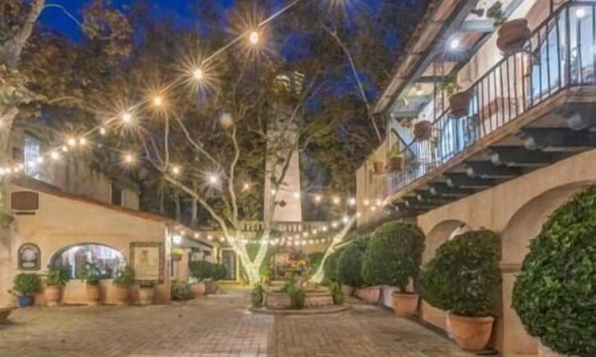 Guadalajara House | Marvelous 4-bedroom house in Tlaquepaque, Guadalajara next Forum Mall