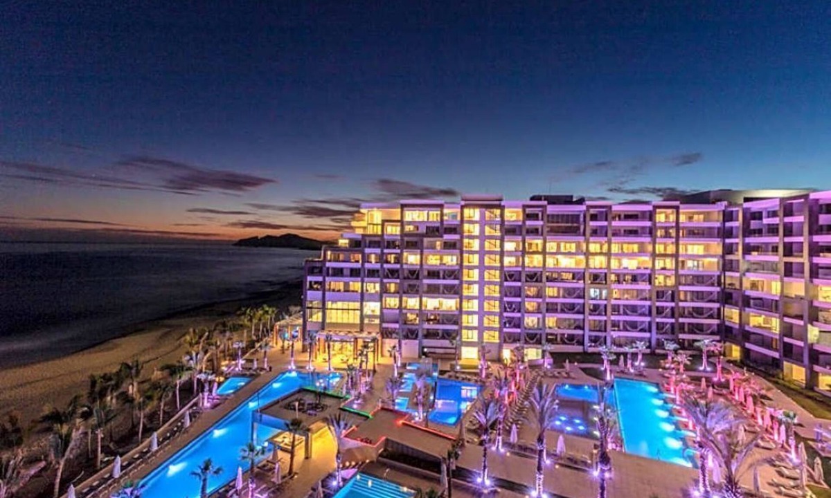 Playa Mujeres Hotel | Marvelous hotel suites in Cancun with fitness room and AC,